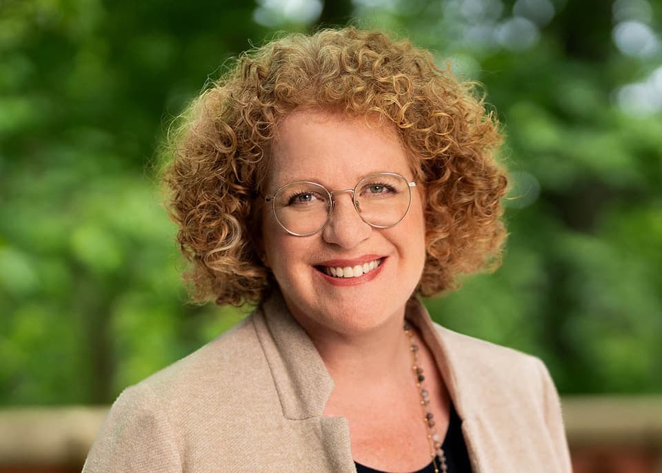 «Ich will Bauen erleichtern.» – Sonja Rueff-Frenkel kandidiert für den Nationalrat und beantwortet vier Fragen zu den Parlamentswahlen.